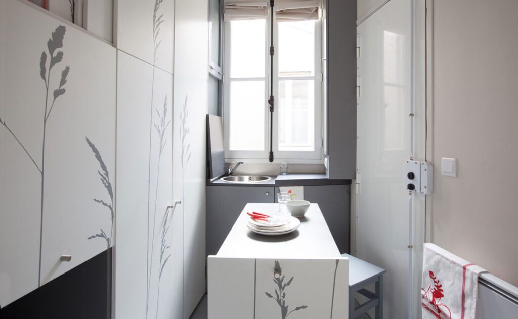 Mit tudnak a párizsi cselédszobák ás vajon mit lehet kihozni Balzac regényeinek visszatérő helyszínén?