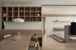 Hogyan lehet elrejteni a konyhabútort egy amerikai konyhás nappaliban?