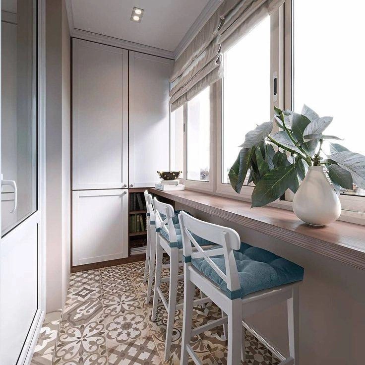 Két szék, egy mini asztalka, és reggelente Toszkánában érzi magát