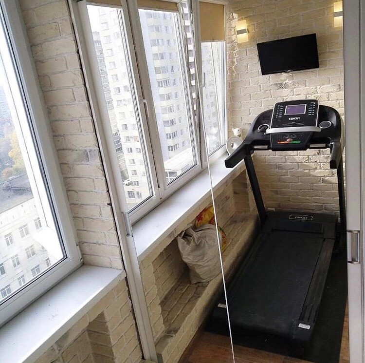 Az erkély könnyen sportterületté alakítható. 