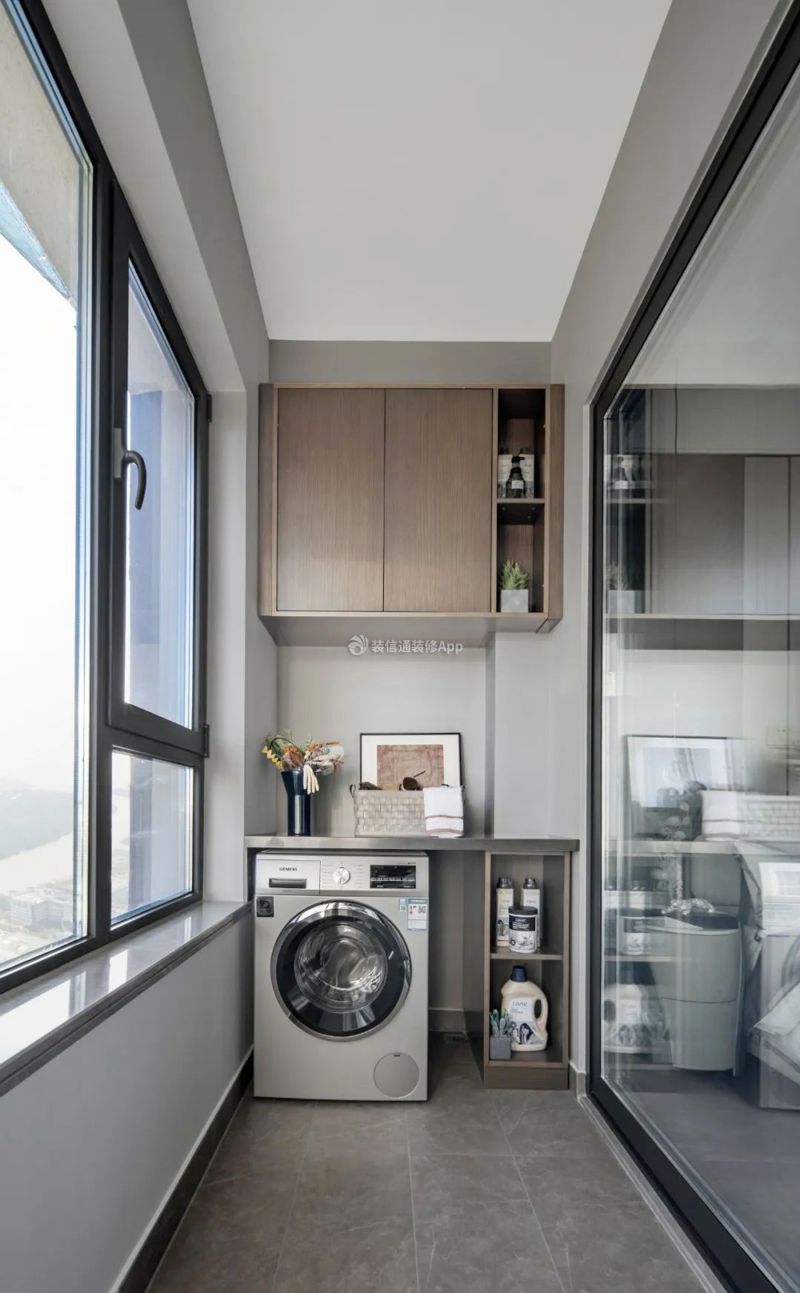 Mosás a beépített erkélyen