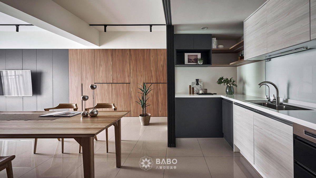 Legyenek olyan zónák, amik átfedik egymást. Ezt megoldhatjuk finom elválasztással, színekkel, textúrákkal, fényekkel és trükkös bútorokkal Ezt a legtöbben egy konyhaszigettel, reggelizőpulttal érik el.