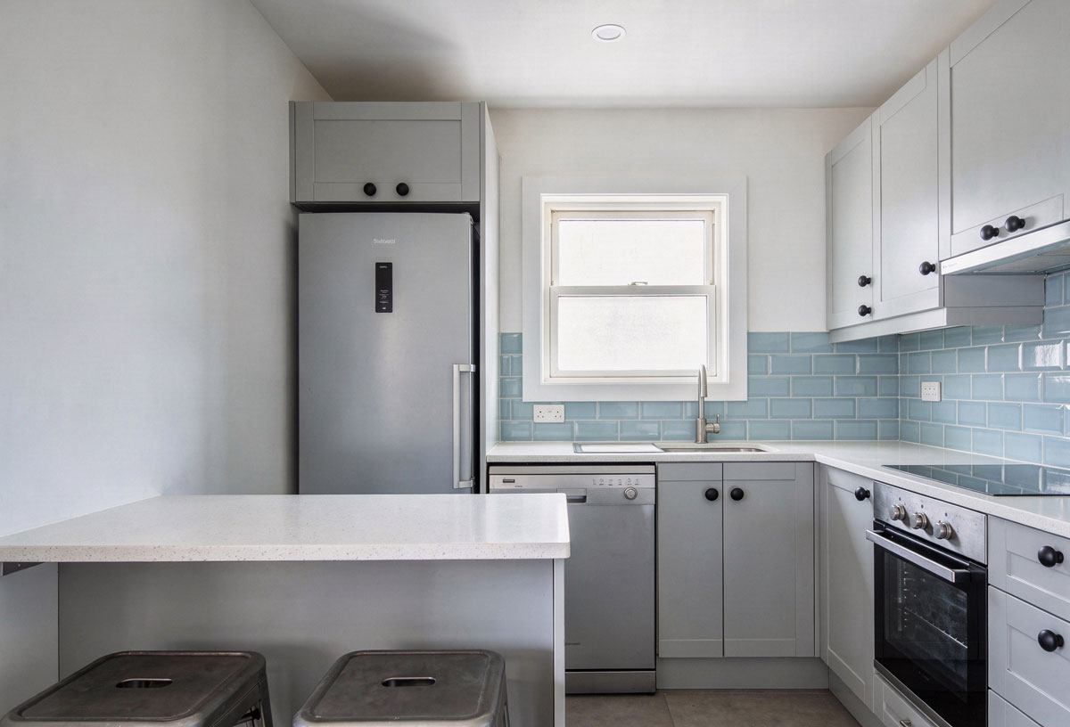 A konyhaszekrény fogantyúinak lecserélése első pillantásra talán jelentéktelen gesztusnak tűnik.